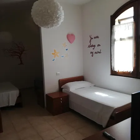 Note Di Stelle Oda ve Kahvaltı Marrùbiu
